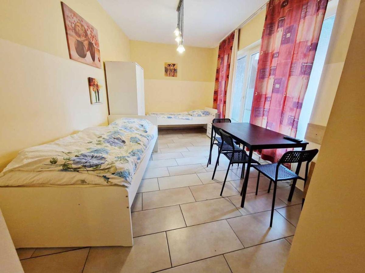 Cozy Apartments In Muelheim Cologne Exterior photo